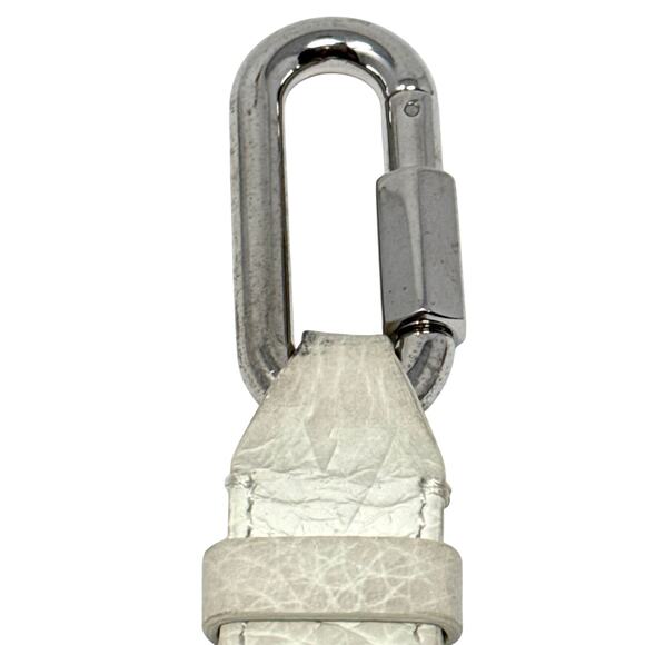 Louis Vuitton Monogram Keychain - Picture 9 of 9